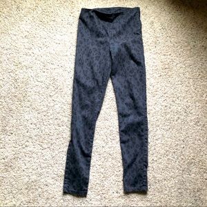 H&M leopard Capri pants blue/gray fitted